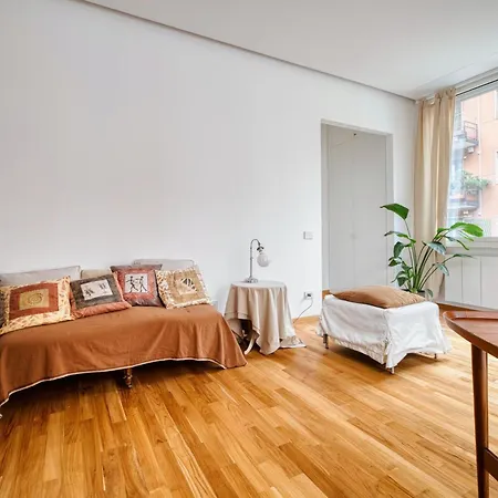 Just Urban - Exclusive 1br Center With Balcony Apartment Mailand